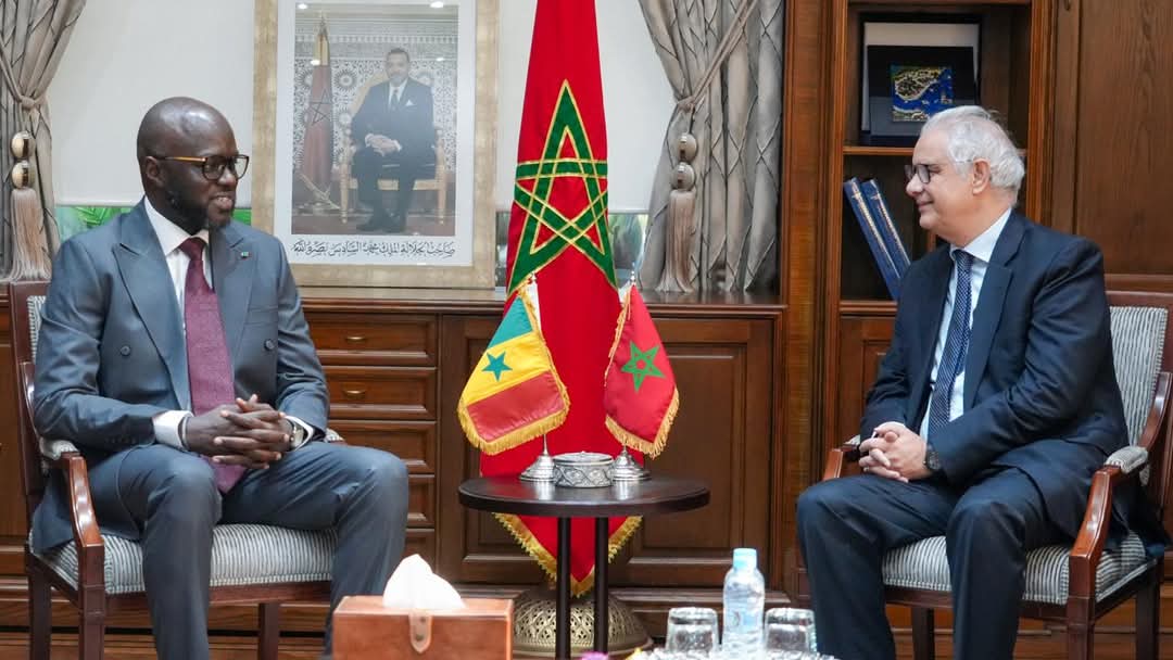 نزار بركة وزير التجهيز و الماء ، يلتقي السيد إل مالك نداي ، رئيس الجمعية الوطنية لجمهورية السنغال ، أثناء زيارته إلى المملكة المغربية. 2 1000427849