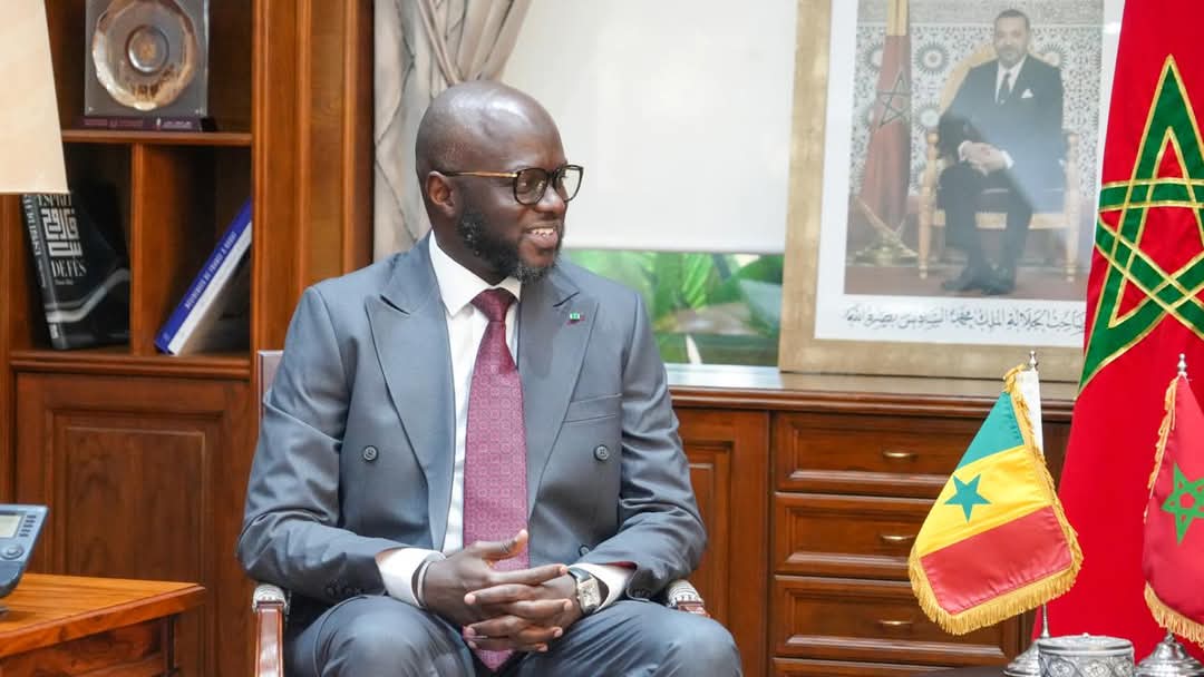 نزار بركة وزير التجهيز و الماء ، يلتقي السيد إل مالك نداي ، رئيس الجمعية الوطنية لجمهورية السنغال ، أثناء زيارته إلى المملكة المغربية. 3 1000427850