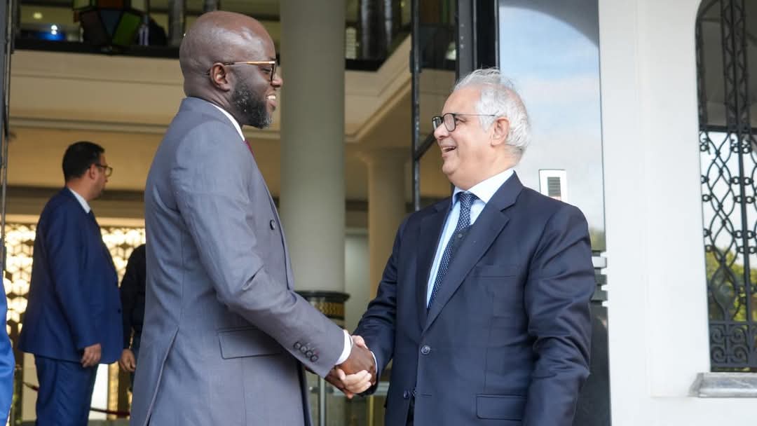 نزار بركة وزير التجهيز و الماء ، يلتقي السيد إل مالك نداي ، رئيس الجمعية الوطنية لجمهورية السنغال ، أثناء زيارته إلى المملكة المغربية. 7 1000427854