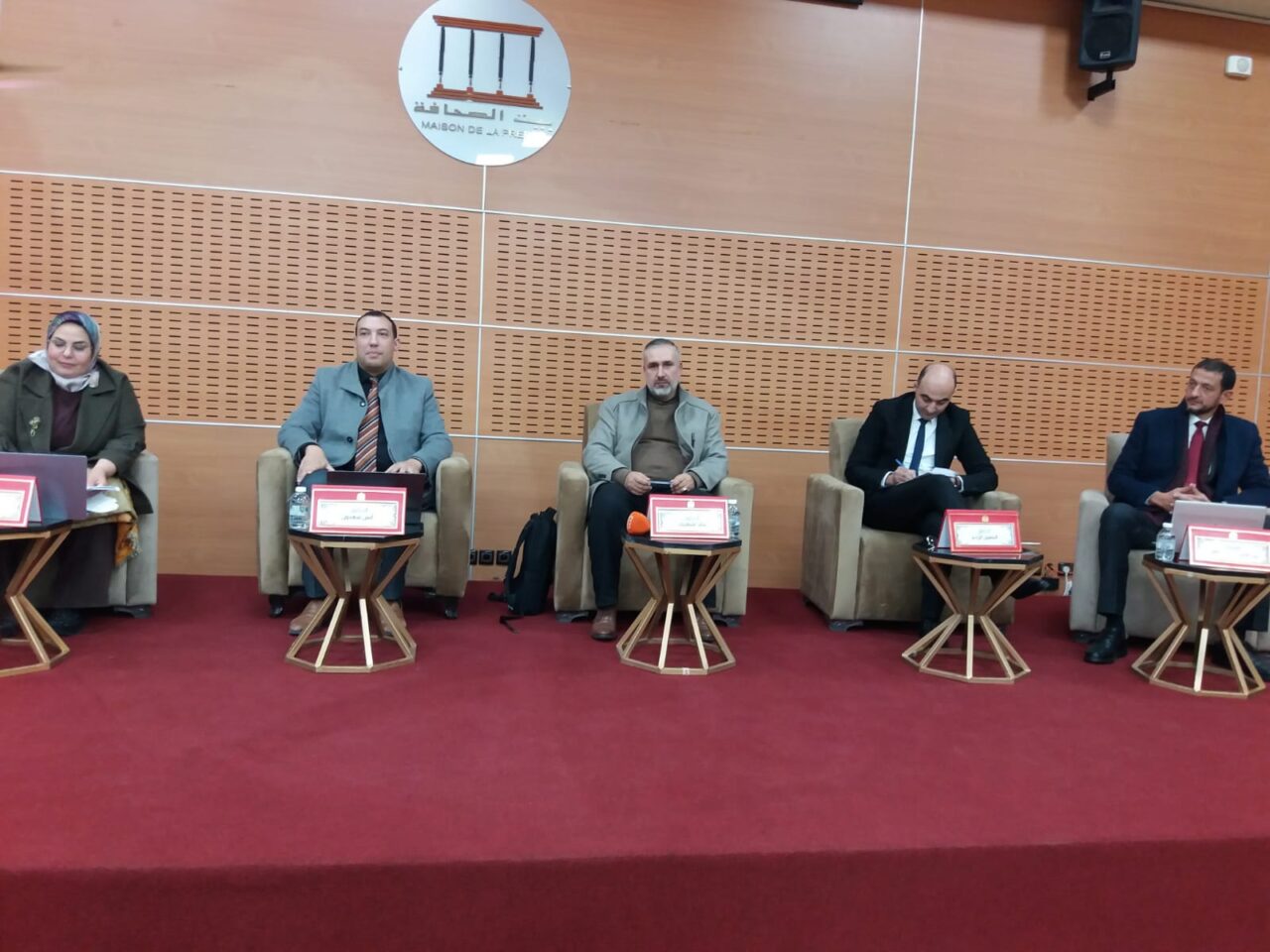 تكريم الدكتور محمد الزردة رئيس المحكمة الابتدائية بالقصر الكبير. 3 1000428086