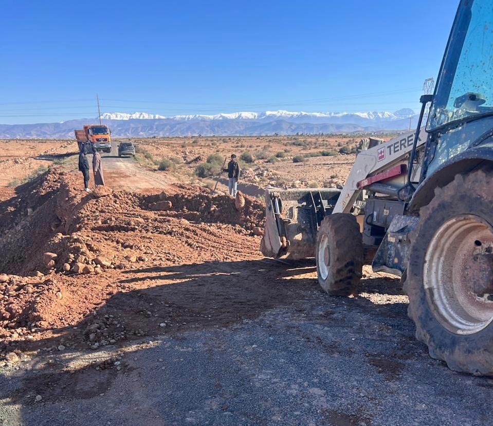 بالصور : عامل إقليم شيشاوة بوعبيد الكراب يقف على كل كبيرة وصغيرة خلال تدخلات فك العزلة بعد الاضطرابات الجوية 2 1000428305