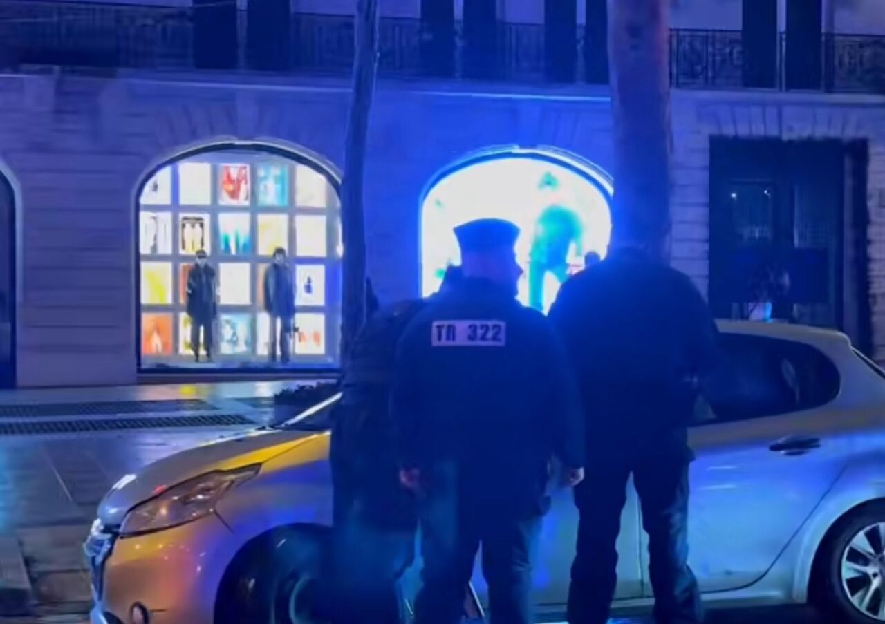 بالصور : غرامة 135 أورو تثير الجدل بعد احتفالات مغاربة بفوز المنتخب الوطني بفرنسا 2 1000429089