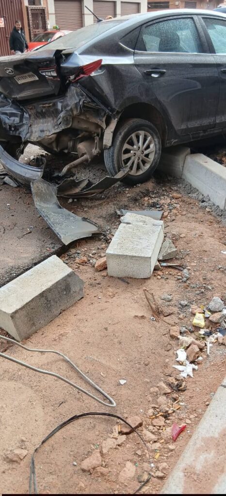 كلميم : حادثة سير خطيرة تسفر عن اصابة شخص اصابة خطيرة و خسائر مادية كبيرة في اربع سيارات 3 1000443053