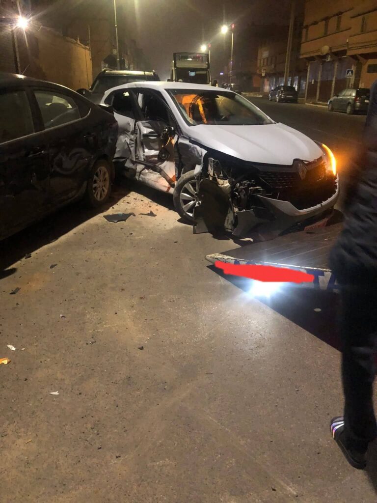 كلميم : حادثة سير خطيرة تسفر عن اصابة شخص اصابة خطيرة و خسائر مادية كبيرة في اربع سيارات 4 1000443054