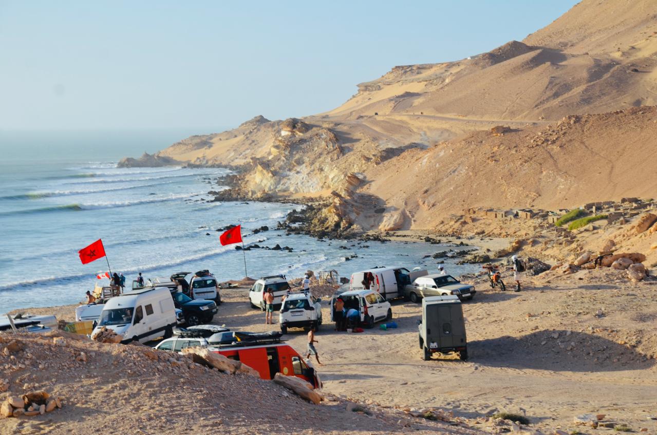 أمواج بوجدور توحد العالم: "كاب 8" يتحول إلى ملتقى دولي للرياضة والسياحة العائلية. 2 1000457974