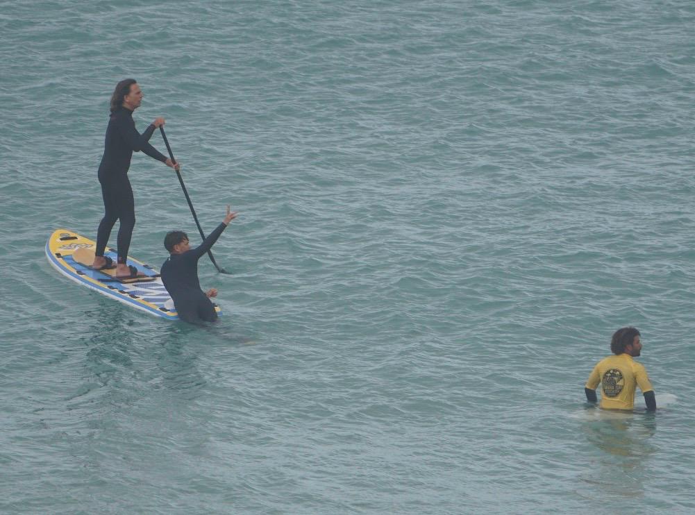 أمواج بوجدور توحد العالم: "كاب 8" يتحول إلى ملتقى دولي للرياضة والسياحة العائلية. 6 1000458079