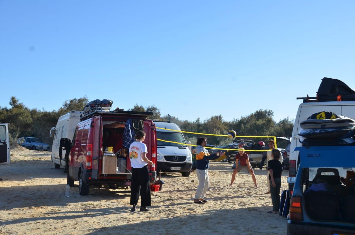 أمواج بوجدور توحد العالم: "كاب 8" يتحول إلى ملتقى دولي للرياضة والسياحة العائلية. 7 1000458081