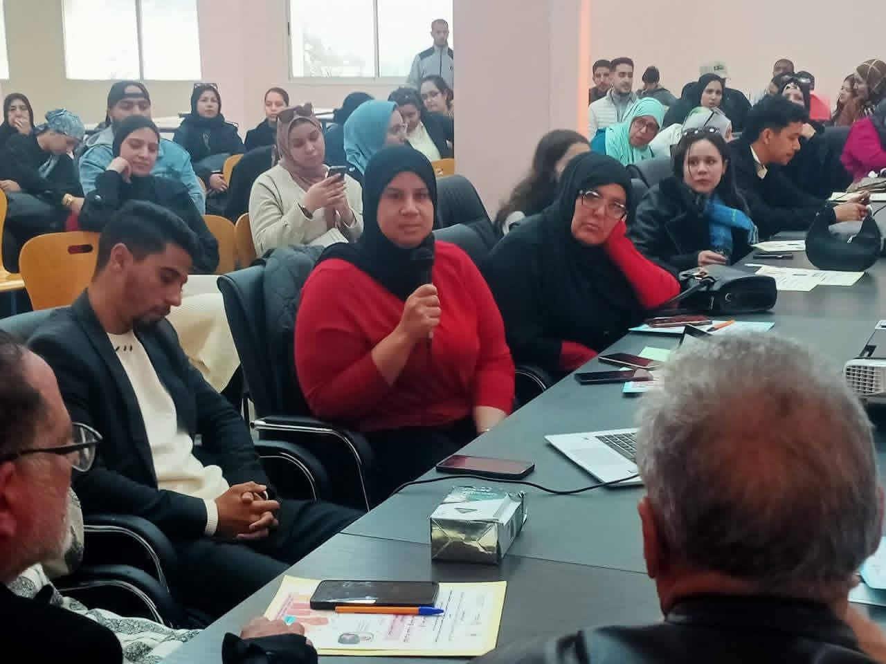 الصويرة….الشبيبة الاستقلالية بالصويرة تنظم ورشة تكوينية للتمكين السياسي للنساء والشباب. 9 1000468699