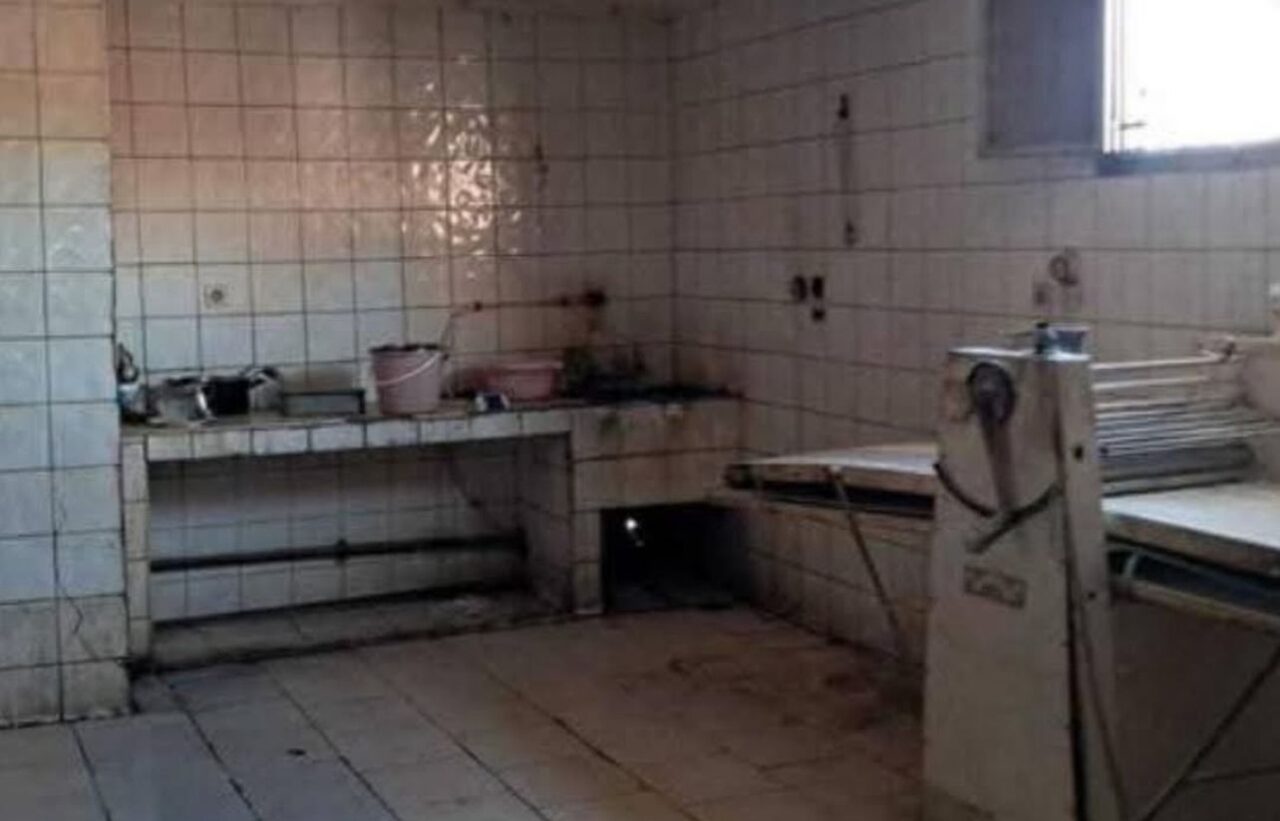 بالصور / بحضور المدير الجهوي لـالمكتب الوطني للسلامة الصحية للمنتجات الغذائية ONSSA ورئيس القسم الاقتصادي بولاية مراكش.. فيديو صادم يكشف كارثة صحية داخل مخبزة بحي الداوديات 5 1000470282