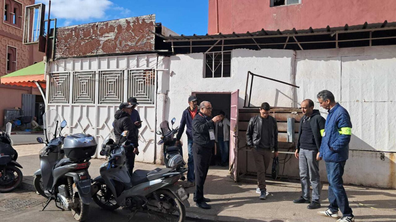 بالصور / بحضور المدير الجهوي لـالمكتب الوطني للسلامة الصحية للمنتجات الغذائية ONSSA ورئيس القسم الاقتصادي بولاية مراكش.. فيديو صادم يكشف كارثة صحية داخل مخبزة بحي الداوديات 7 1000470284