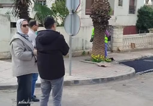 سطات على إيقاع الأوراش… إعادة انطلاق تعبيد الطرقات بحضور رئيسة الجماعة في يوم عيد المرأة 3 1000473226