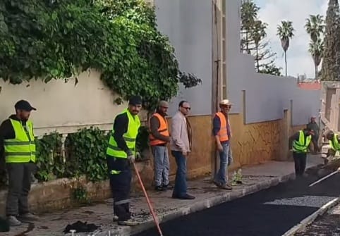 سطات على إيقاع الأوراش… إعادة انطلاق تعبيد الطرقات بحضور رئيسة الجماعة في يوم عيد المرأة 4 1000473227