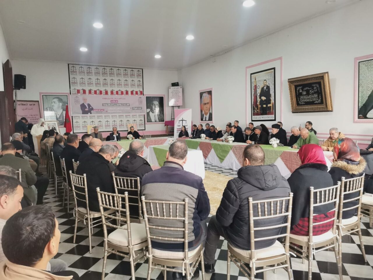 عبد الله البقالي عضو اللجنة التنفيذية ومدير جريدة العلم، في لقاء تواصلي مفتوح بتطوان تحت عنوان "الإعلام في صلب التحولات…رهانات وتحديات". 16 1000478460