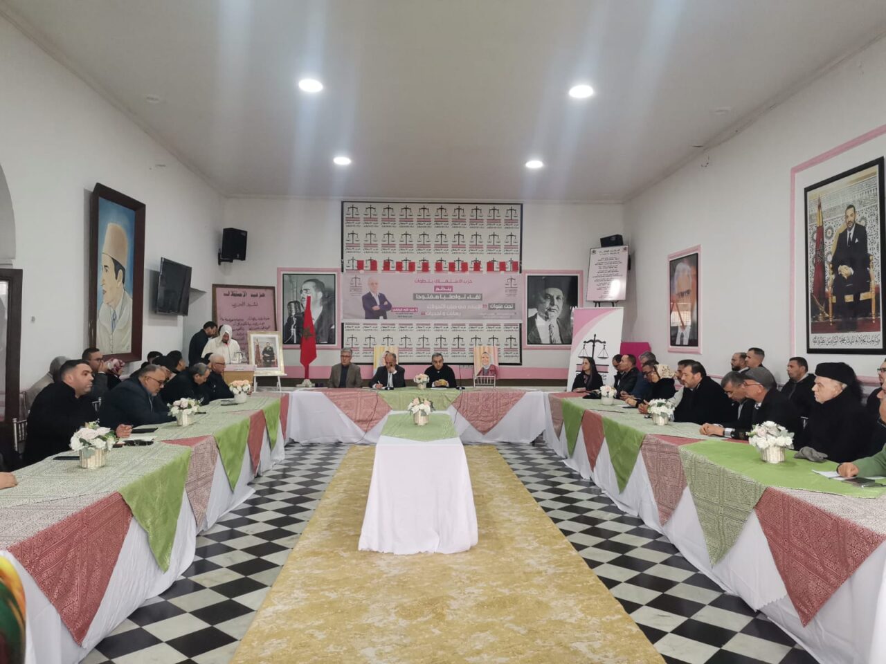 عبد الله البقالي عضو اللجنة التنفيذية ومدير جريدة العلم، في لقاء تواصلي مفتوح بتطوان تحت عنوان "الإعلام في صلب التحولات…رهانات وتحديات". 11 1000478461