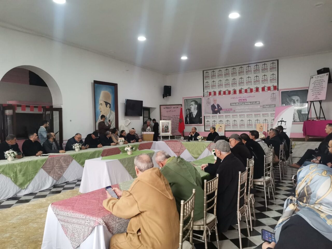 عبد الله البقالي عضو اللجنة التنفيذية ومدير جريدة العلم، في لقاء تواصلي مفتوح بتطوان تحت عنوان "الإعلام في صلب التحولات…رهانات وتحديات". 13 1000478463