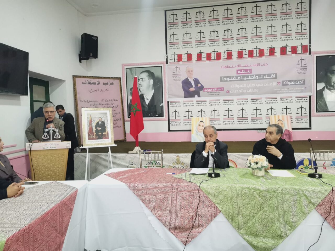 عبد الله البقالي عضو اللجنة التنفيذية ومدير جريدة العلم، في لقاء تواصلي مفتوح بتطوان تحت عنوان "الإعلام في صلب التحولات…رهانات وتحديات". 9 1000478465