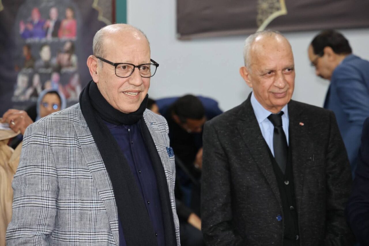 الدكتور نوردين الأزرق يكرم الإعلامي الكبير مصطفى العلوي في السهرة الرمضانية الكبرى لجمعية الرعاية والإسعاف بسلا 2 1000478521