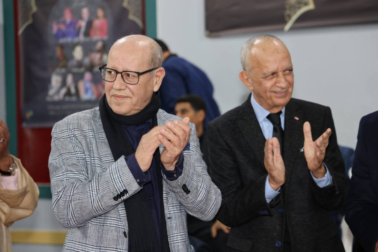 الدكتور نوردين الأزرق يكرم الإعلامي الكبير مصطفى العلوي في السهرة الرمضانية الكبرى لجمعية الرعاية والإسعاف بسلا 3 1000478522