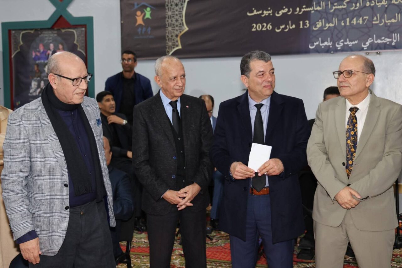 الدكتور نوردين الأزرق يكرم الإعلامي الكبير مصطفى العلوي في السهرة الرمضانية الكبرى لجمعية الرعاية والإسعاف بسلا 6 1000478525