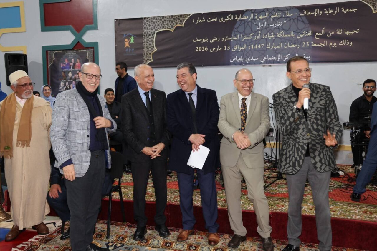 الدكتور نوردين الأزرق يكرم الإعلامي الكبير مصطفى العلوي في السهرة الرمضانية الكبرى لجمعية الرعاية والإسعاف بسلا 7 1000478526