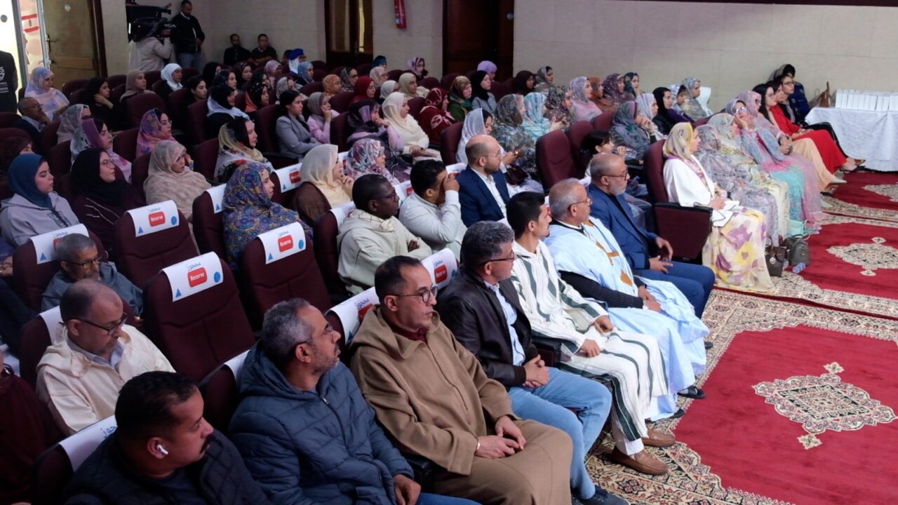 النادي الرياضي الثقافي والاجتماعي للكهربائيين بالعيون ينظم حفلا تكريميا للمرأة العاملة بالقطاع. 7 1000478694