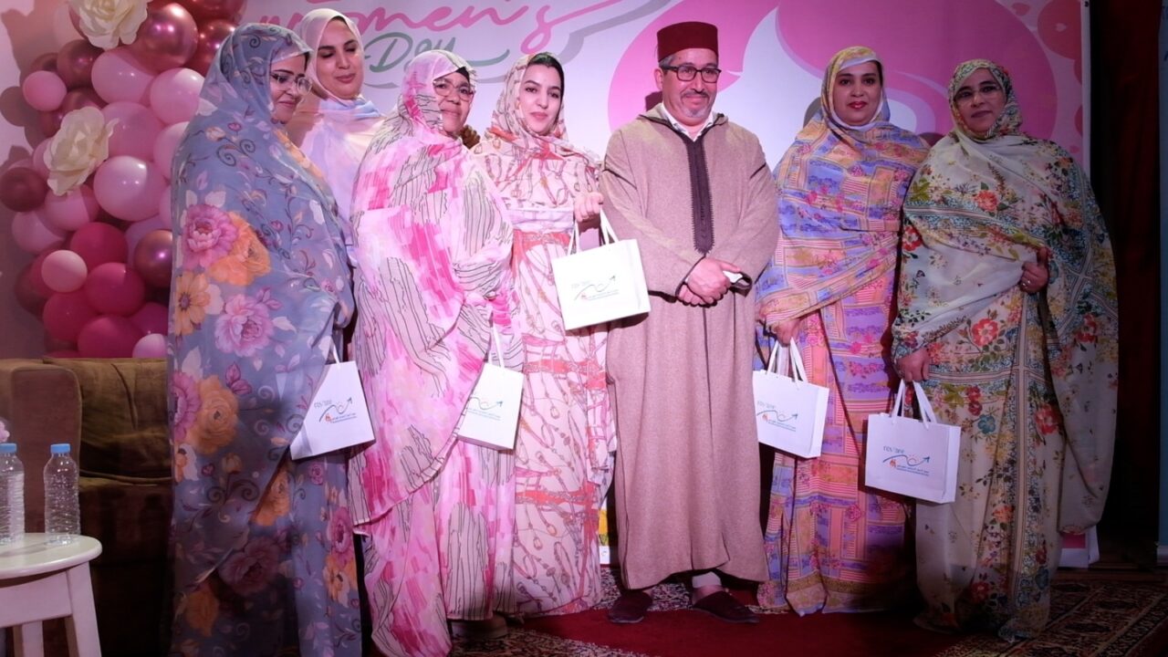 النادي الرياضي الثقافي والاجتماعي للكهربائيين بالعيون ينظم حفلا تكريميا للمرأة العاملة بالقطاع. 10 1000478697