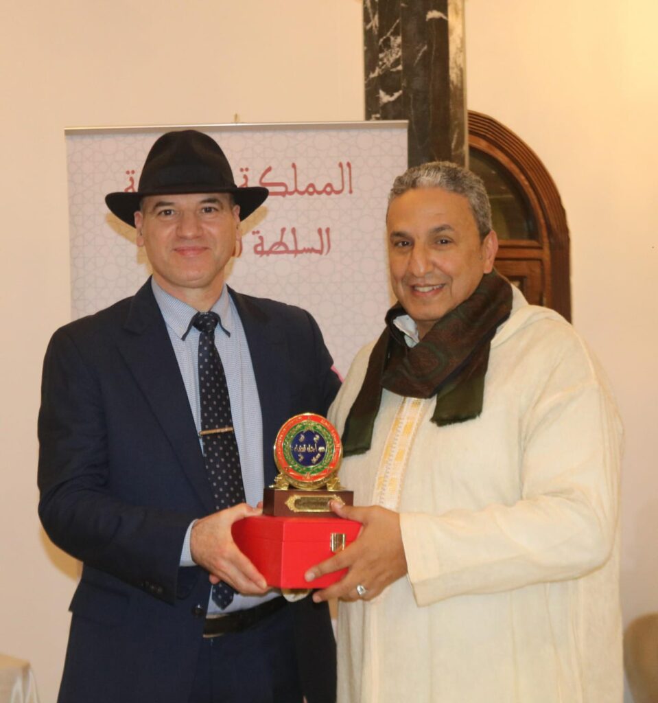 تكريم الاستاذ احمد الخراز رئيس غرفة الجنايات الاستئنافية بمحكمة الاستئناف بطنجة. 4 1000479523