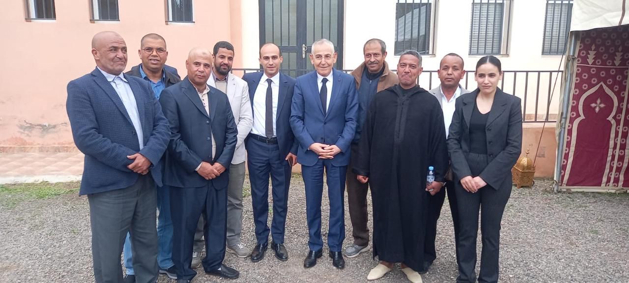 بالصور : خطيب الهبيل والي جهة مراكش آسفي يعقد لقاءً تواصلياً بدائرة الأوداية لبحث قضايا الصحة والتعليم والبنيات الأساسية 2 1000485134