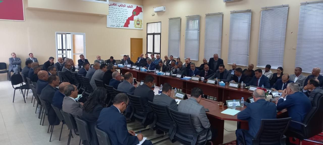 بالصور : خطيب الهبيل والي جهة مراكش آسفي يعقد لقاءً تواصلياً بدائرة الأوداية لبحث قضايا الصحة والتعليم والبنيات الأساسية 5 1000485137