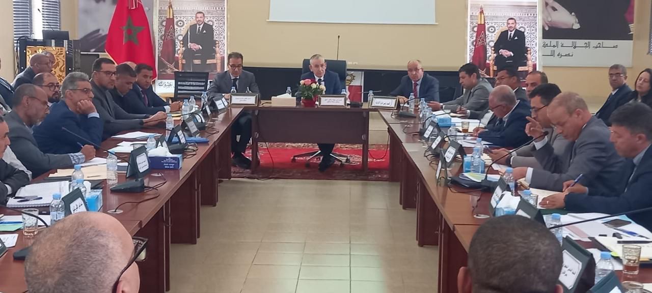 بالصور : خطيب الهبيل والي جهة مراكش آسفي يعقد لقاءً تواصلياً بدائرة الأوداية لبحث قضايا الصحة والتعليم والبنيات الأساسية 6 1000485138