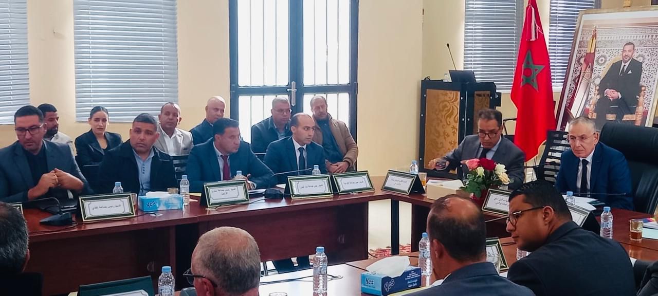 بالصور : خطيب الهبيل والي جهة مراكش آسفي يعقد لقاءً تواصلياً بدائرة الأوداية لبحث قضايا الصحة والتعليم والبنيات الأساسية 7 1000485139