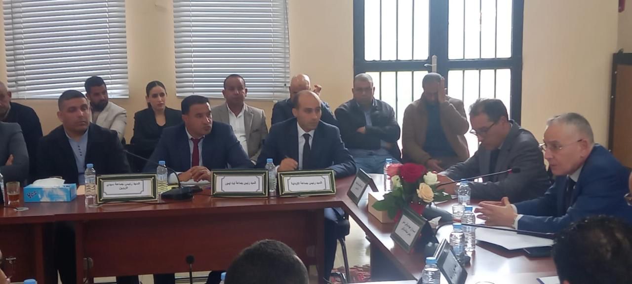 بالصور : خطيب الهبيل والي جهة مراكش آسفي يعقد لقاءً تواصلياً بدائرة الأوداية لبحث قضايا الصحة والتعليم والبنيات الأساسية 8 1000485140