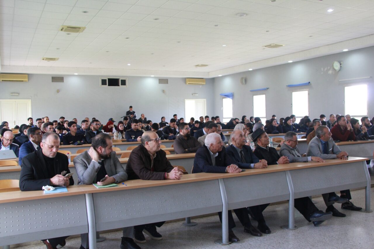 خبراء خريجو المعهد العالي للدراسات البحرية يناقشون مستقبل القطاع البحري 2 1000485210