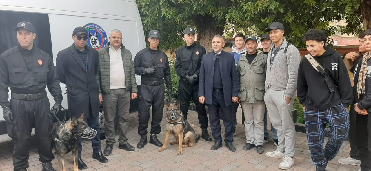 سطات.. ملتقى إعلامي تربوي بثانوية الرازي التأهيلية يعزز آفاق التوجيه الدراسي والمهني. 2 1000485554