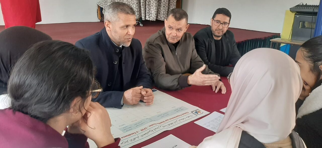 سطات.. ملتقى إعلامي تربوي بثانوية الرازي التأهيلية يعزز آفاق التوجيه الدراسي والمهني. 10 1000485562