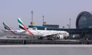 استئناف تدريجي لحركة الطيران بمطار دبي بعد حادث أمني بطائرة مسيّرة 1 15ipj 5 296x178 1