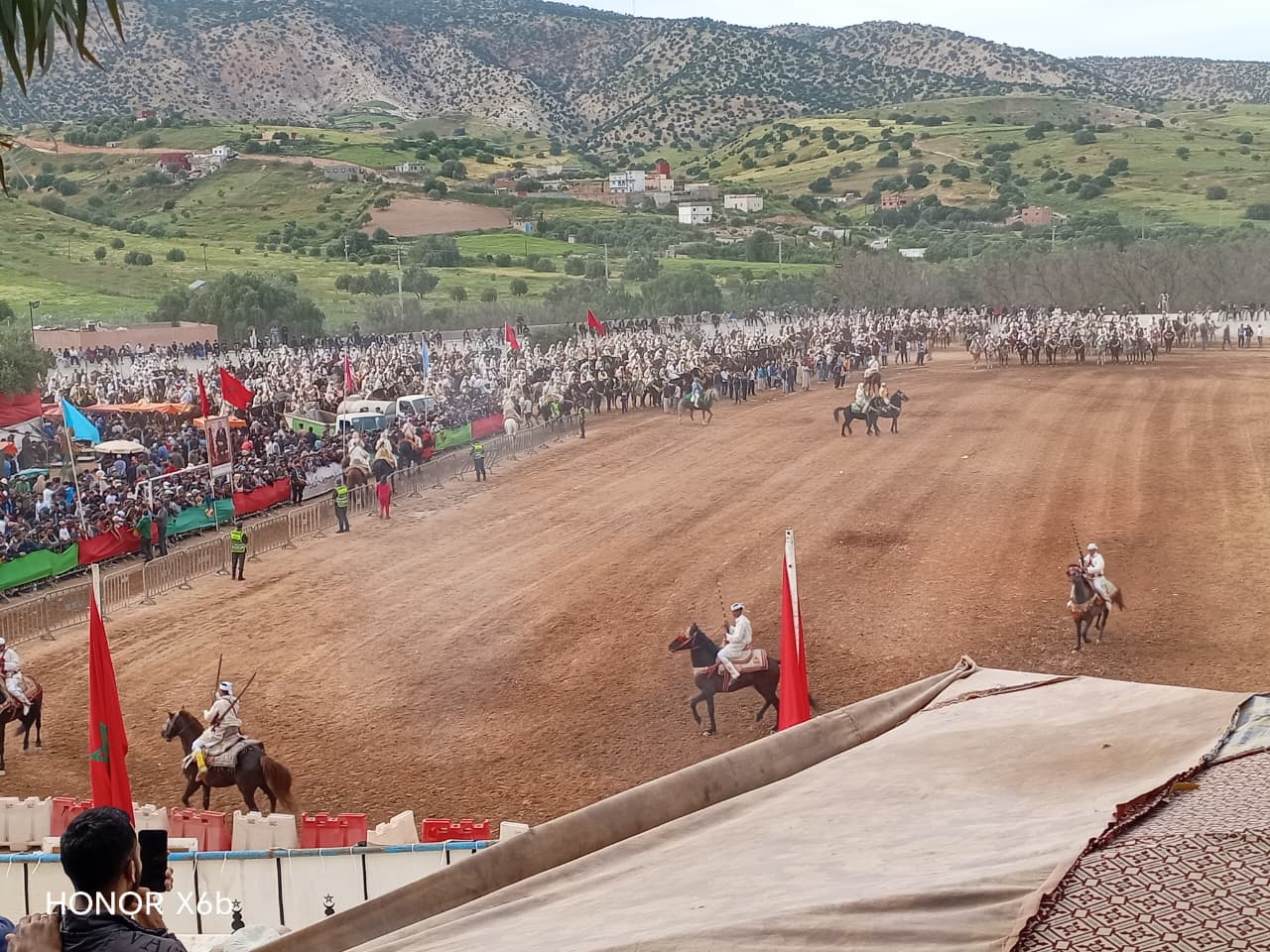 الصويرة رجراجة….تالمست تعيش على إيقاع "الحَبّة والبارود" في مهرجانها الربيعي الموازي لمواسم رجراجة 2026. 7 1000492663