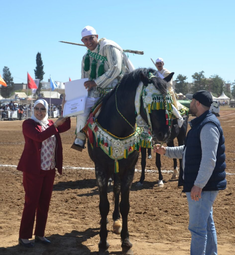 تيفلت تحتضن انطلاقة متميزة للإقصائيات الجهوية لكأس الحسن الثاني للتبوريدة وسط حضور وازن للمسؤولين. 9 1000492847