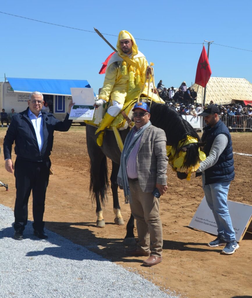 تيفلت تحتضن انطلاقة متميزة للإقصائيات الجهوية لكأس الحسن الثاني للتبوريدة وسط حضور وازن للمسؤولين. 23 1000492854