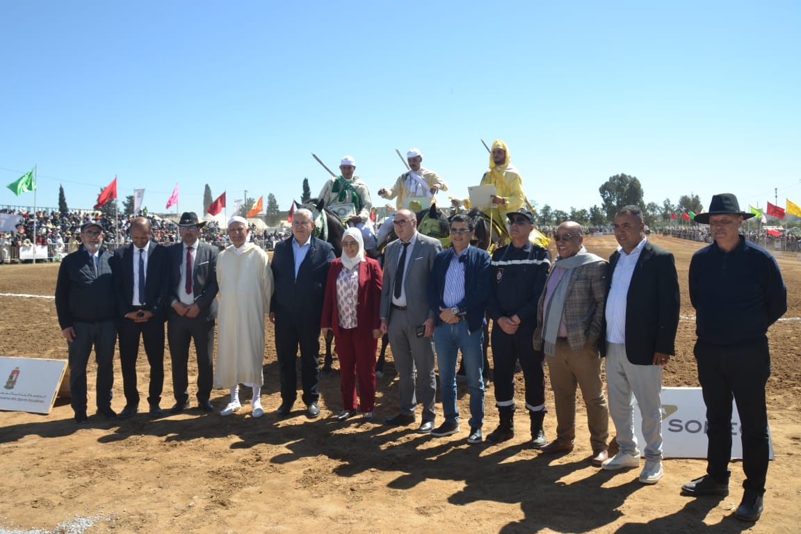تيفلت تحتضن انطلاقة متميزة للإقصائيات الجهوية لكأس الحسن الثاني للتبوريدة وسط حضور وازن للمسؤولين. 22 1000492858