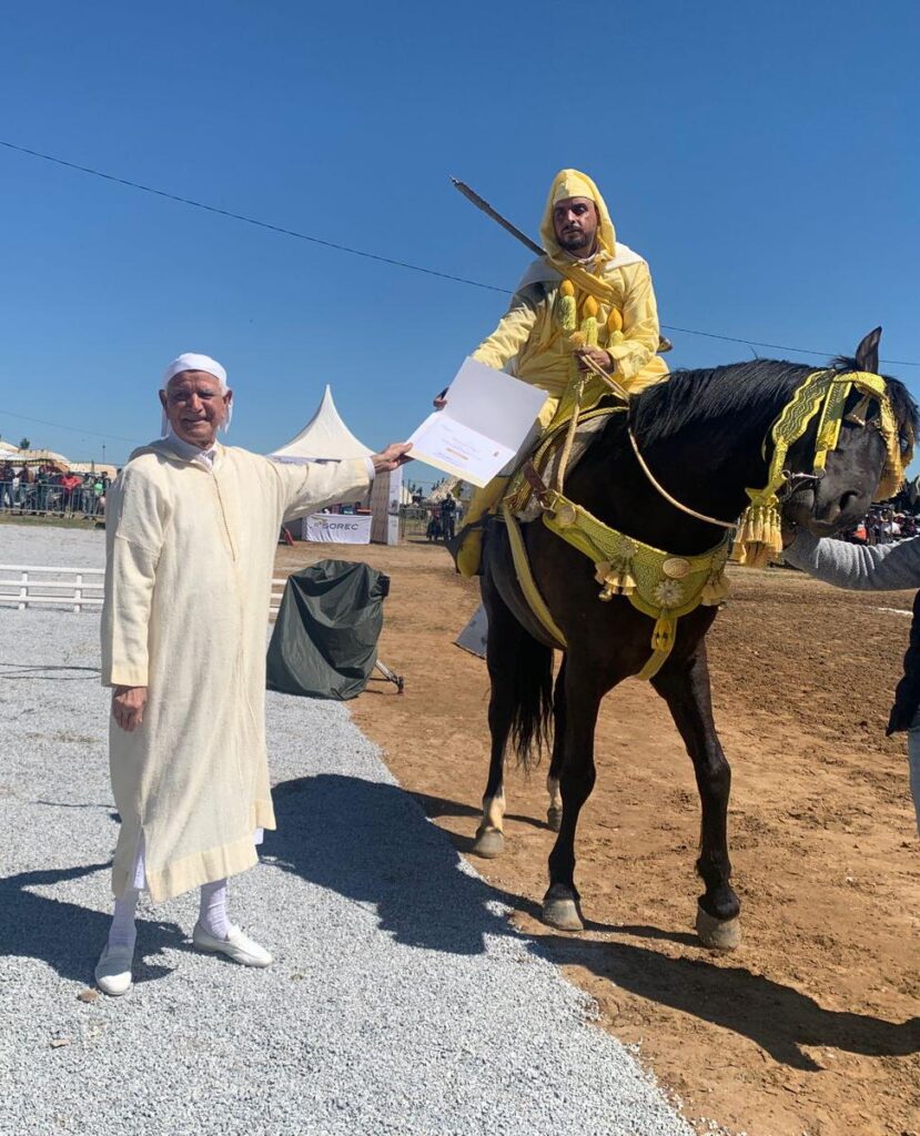 تيفلت تحتضن انطلاقة متميزة للإقصائيات الجهوية لكأس الحسن الثاني للتبوريدة وسط حضور وازن للمسؤولين. 8 1000492873