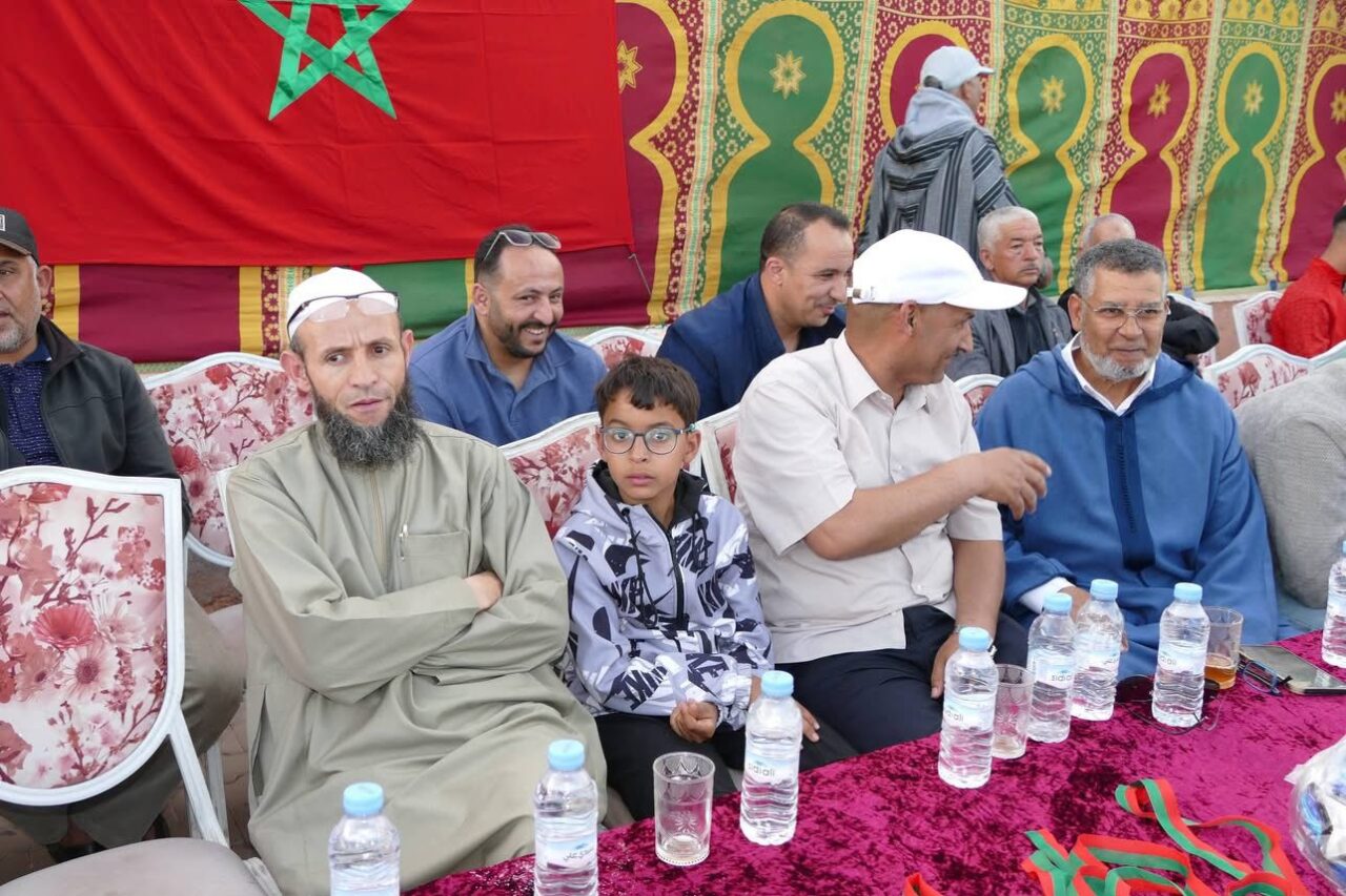 بالصور : عبد القادر لحباب رئيس جماعة تسلطانت يترأس حفل اختتام الدوري الرمضاني بدوار الكواسم 3 1000493572