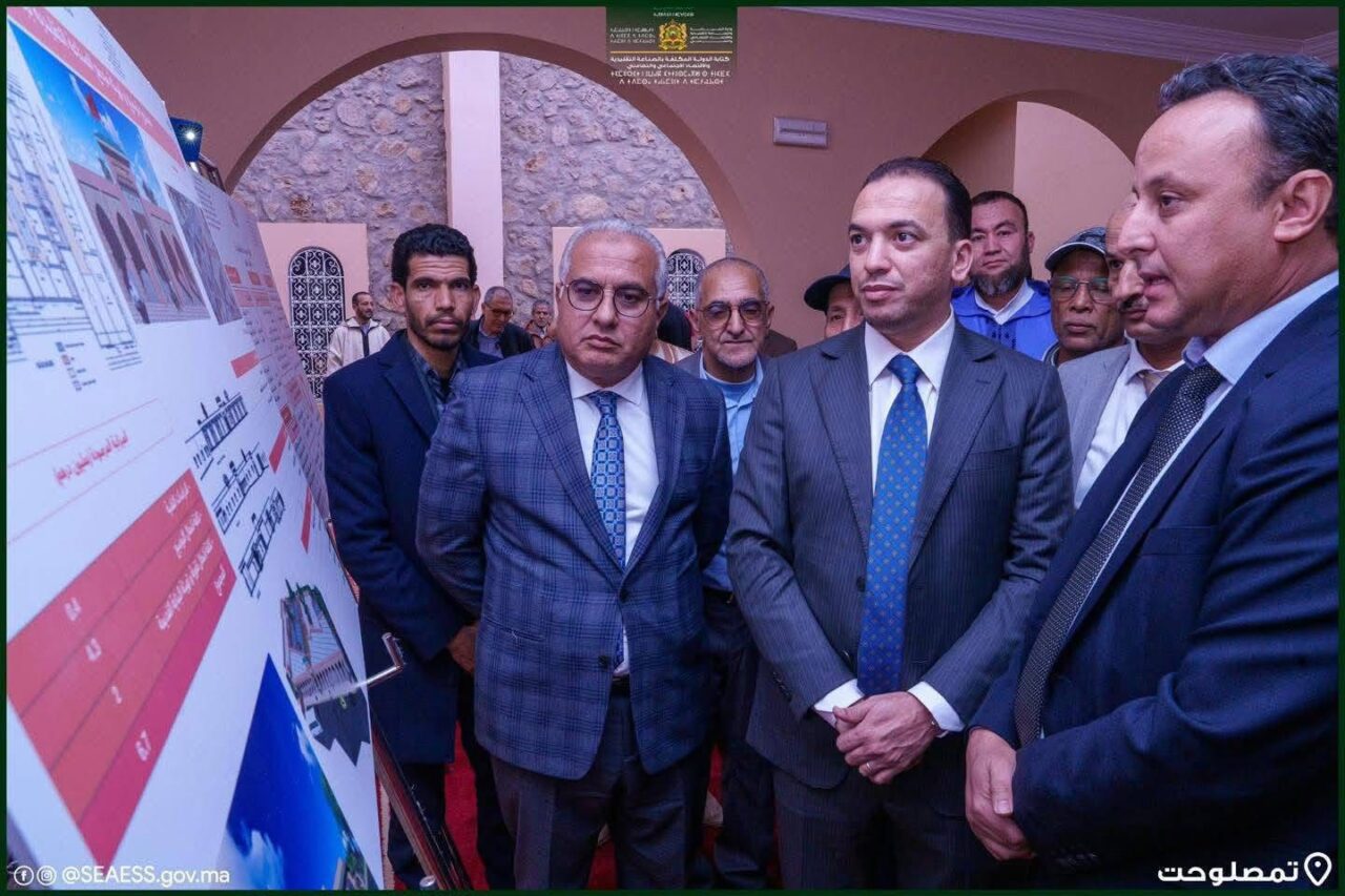 بالصور : حسن شميس رئيس غرفة الصناعة التقليدية لجهة مراكش اسفي في صلب دعم الحرفيين… دور محوري في افتتاح مجمع الصناعة التقليدية بتمصلوحت 2 1000494285