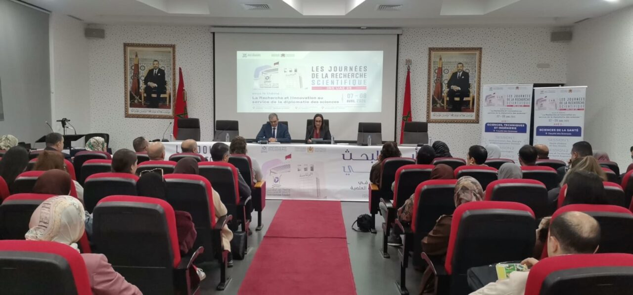 جامعة عبد المالك السعدي بتطوان، تحتضن الدورة العلمية الخامسة والعشرين من أيام البحث العلمي، تحت شعار "البحث والابتكار في خدمة دبلوماسية العلمية". 3 1000495107