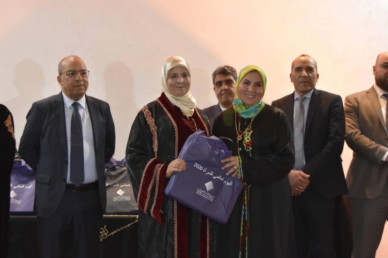 المديرية الجهوية للضرائب بمراكش تعزز ثقافة الاعتراف عبر احتفال يجمع بين التكريم والإشعاع المهني للمرأة 6 1000495266