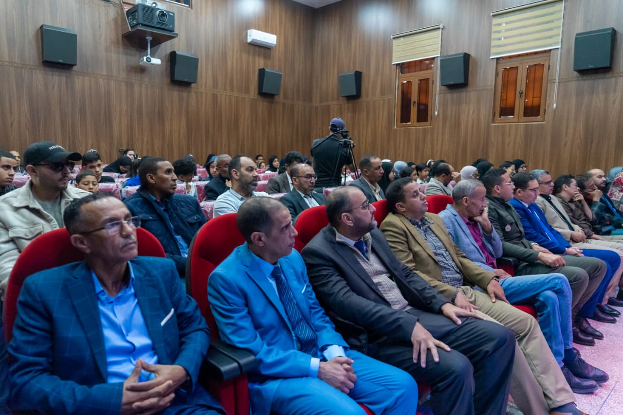 بوجدور تحتضن حفل تقديم كتاب L’écho du phare 12 1000495505