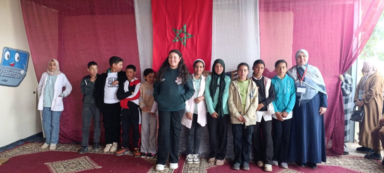 سطات... تكريم السيدة "مي فضيلة" في مهرجان الربيع الأول لمجموعة مدارس أولاد عزوز 3 1000497343