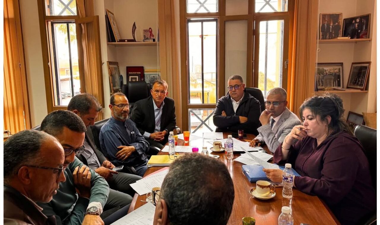 بالصور : عبد الرحمان وافا يقود التحضير لدورة ماي 2026 في أفق تعزيز حكامة التدبير المحلي بجماعة المشور القصبة بمراكش 2 1000497603