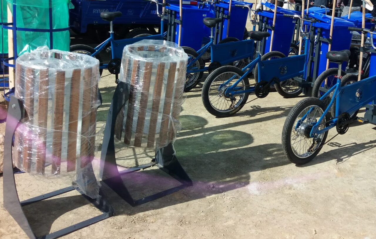 جماعة اكزناية تعزز أسطول النظافة بآليات جديدة، وتخصص مليون درهم لتهيئة المرافق الصحية بالغابة الدبلوماسية. 3 1000497999