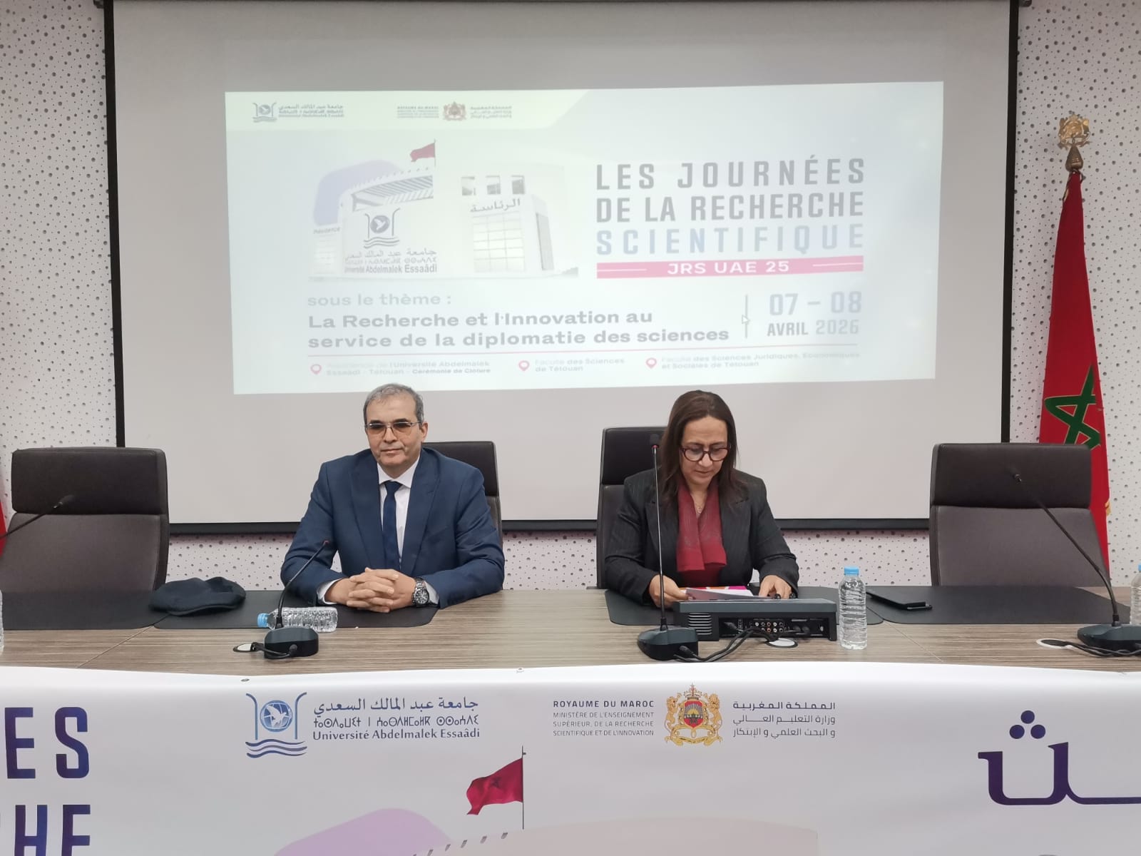 جامعة عبد المالك السعدي بتطوان، تحتضن الدورة العلمية الخامسة والعشرين من أيام البحث العلمي، تحت شعار "البحث والابتكار في خدمة دبلوماسية العلمية". 1 IMG 20260408 WA0077